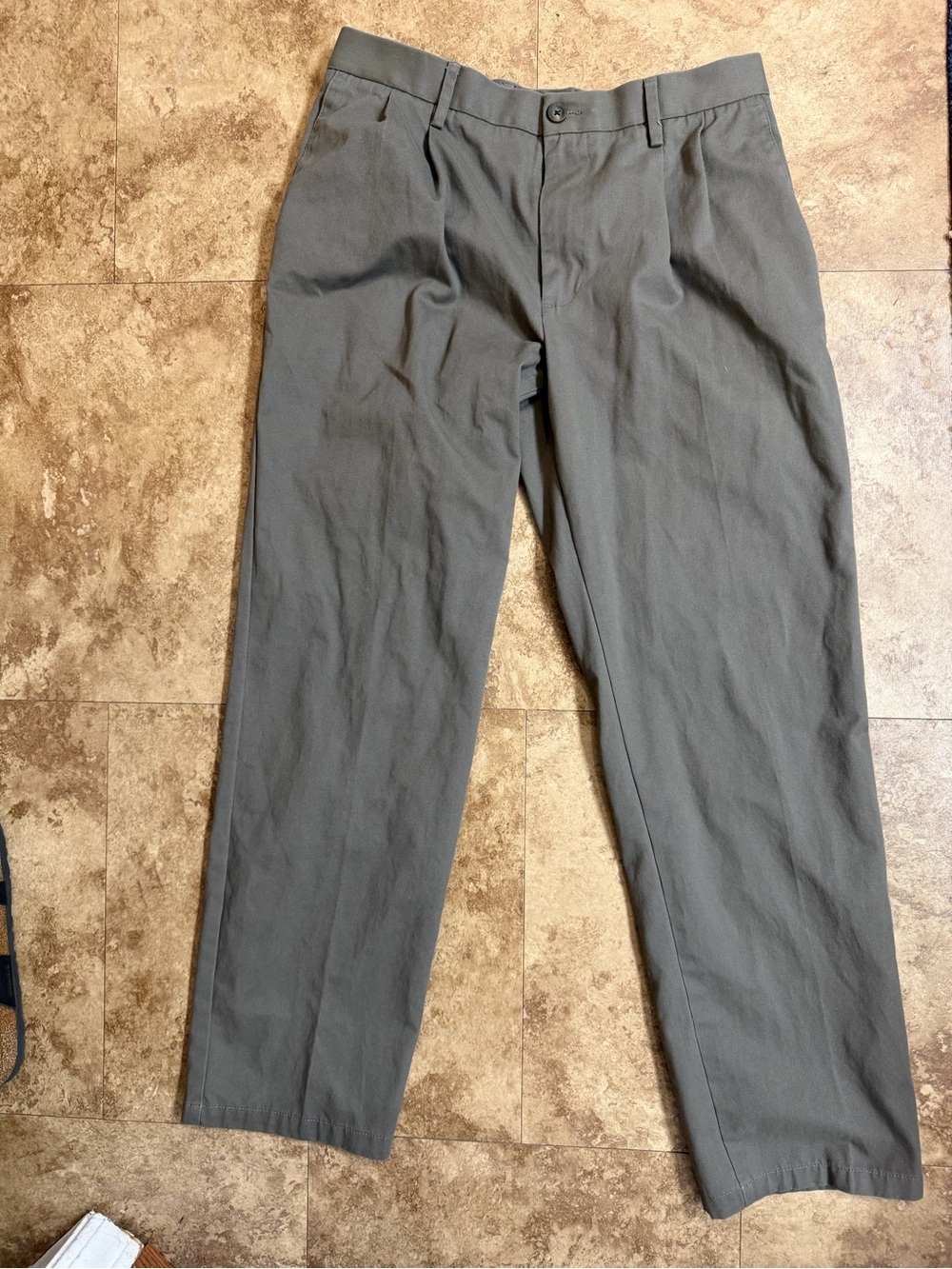Amazon Essentials Men's gray Straight Fit Chinos